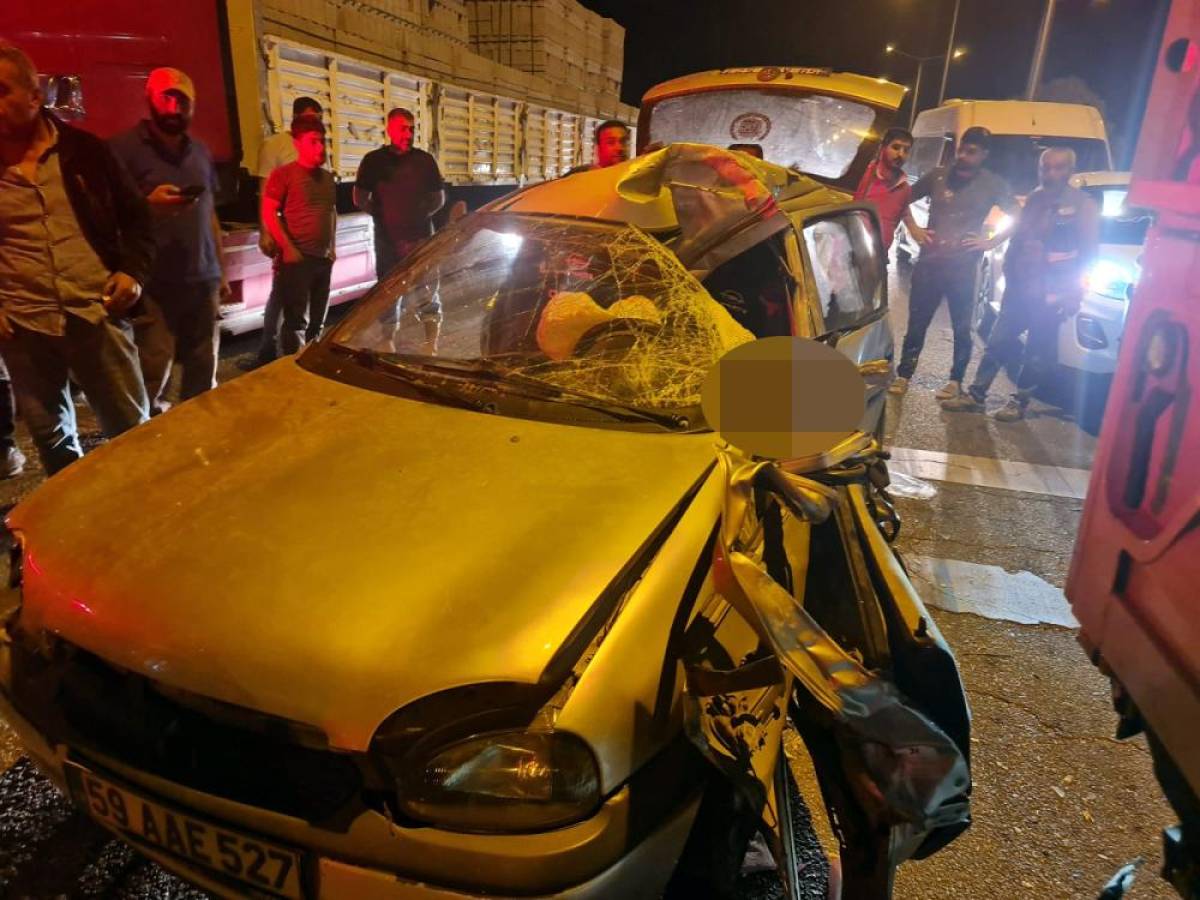 Batman'da kamyonete arkadan çarpan otomobildeki 1 kişi öldü, 2 kişi yaralandı