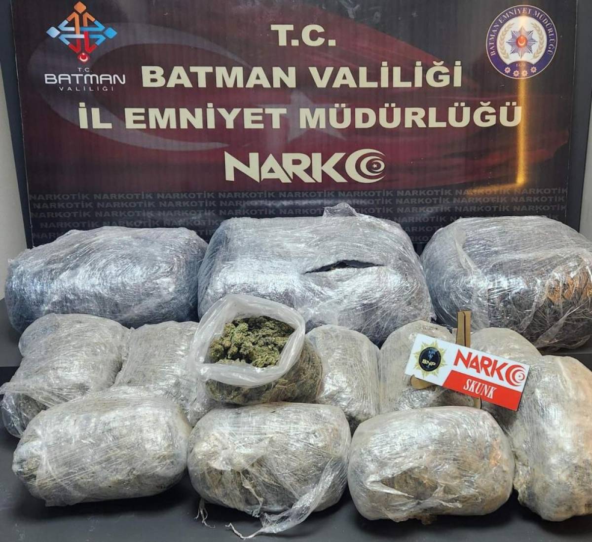 Batman'da bir otomobilde 27 kilo 250 gram sentetik uyuşturucu ele geçirildi