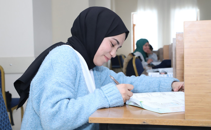 Ağrı'da öğrenciler sömestir tatilini sınavlara hazırlanarak geçiriyor