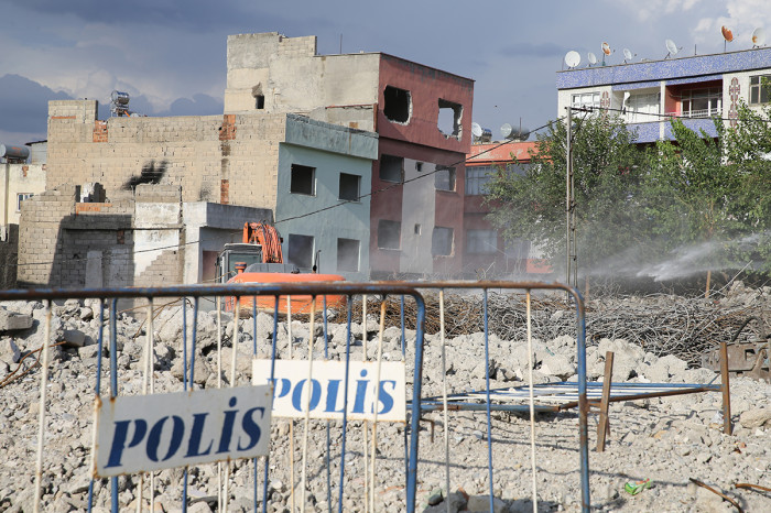 AK Parti Siirt Milletvekili Gül kentsel dönüşüm çalışmalarıyla ilgili inceleme yaptı