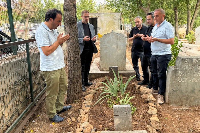 Anadolu Ajansı muhabiri Yasin Dikme vefatının 1. yılında mezarı başında anıldı