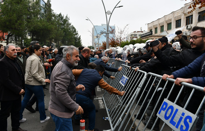 Batman'da Kayyum Protestosuna 9 Gözaltı!