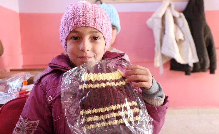 Bilecikli hayırseverin ördüğü bereler, bu yıl Siirt'teki öğrencileri ısıtıyor