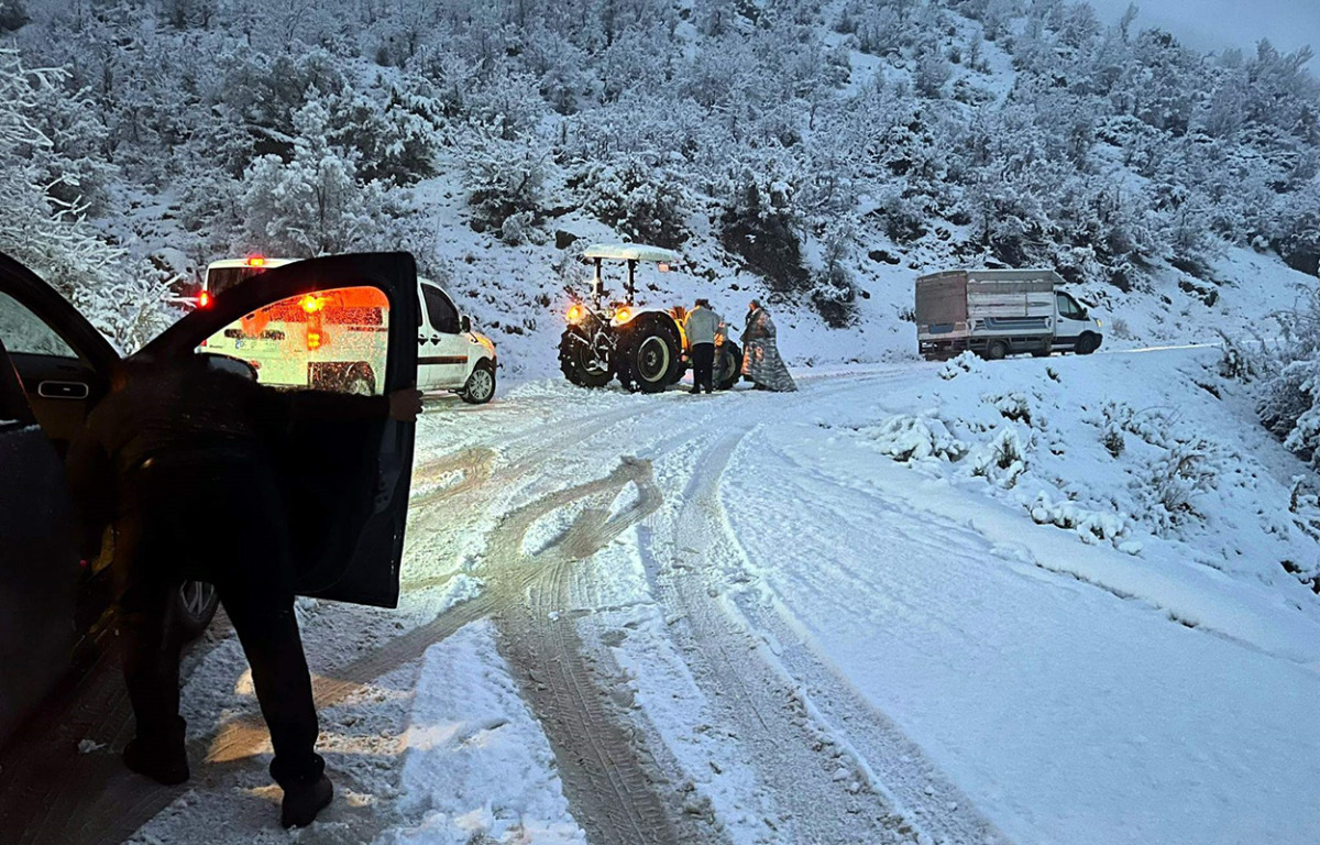 Etkili Kar Yağışı Siirt’in Köy Yollarını Kapattı