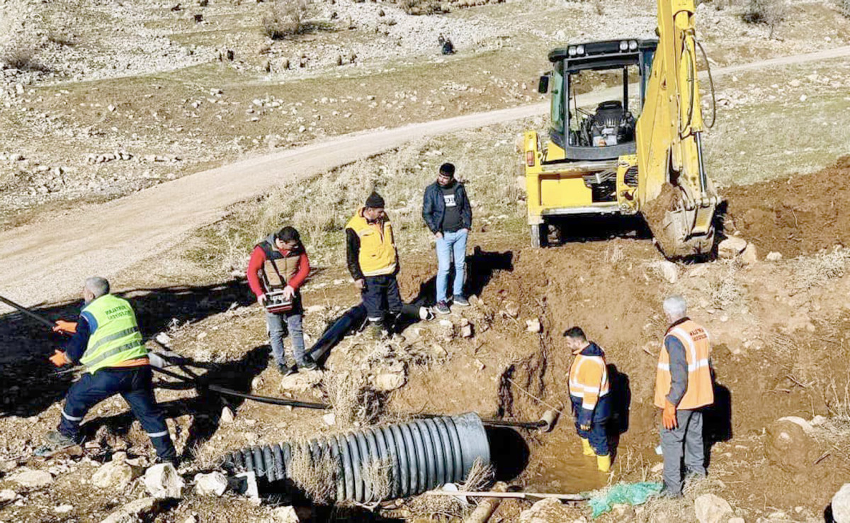 Kurtalan Belediyesi Köyün Su Hattını Onardı