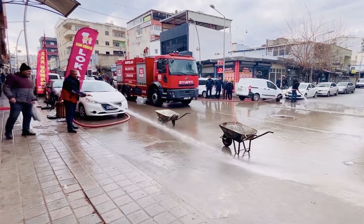 Kurtalan Çarşı Merkezi Yıkandı