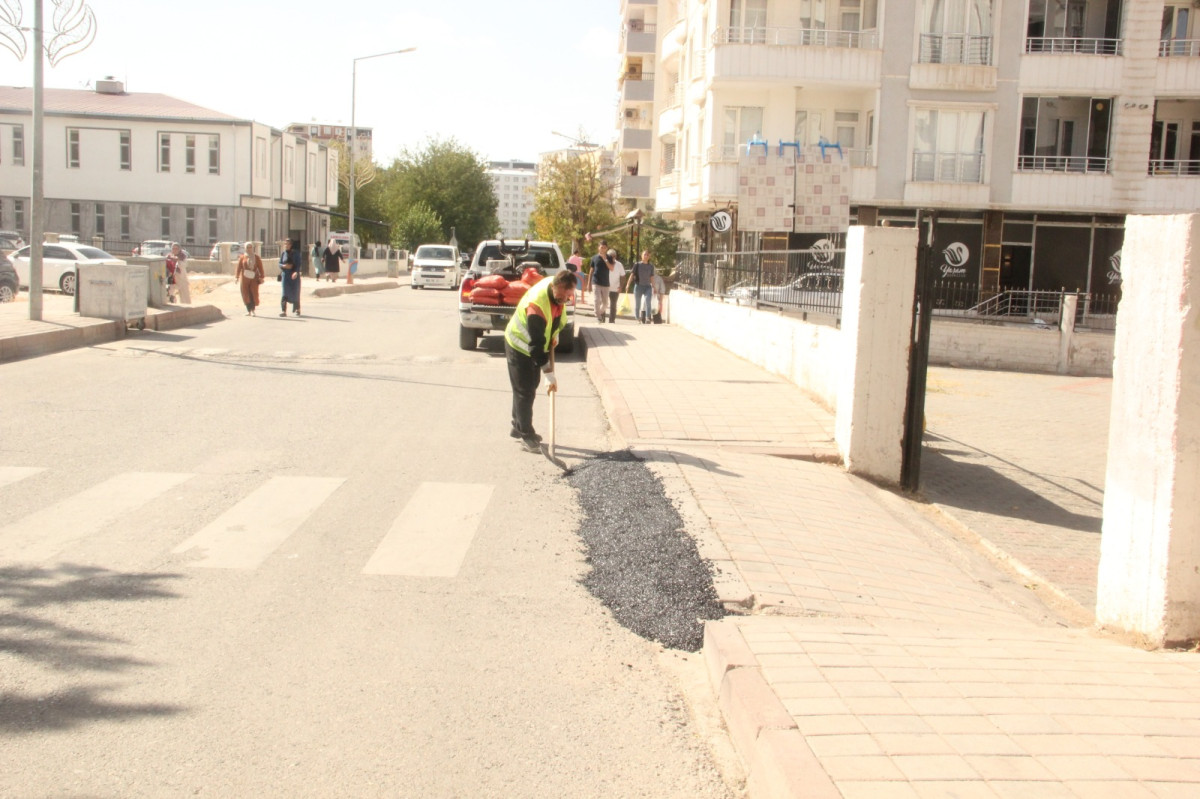 Kurtalan’da Kamu Kurumlarının Bahçeleri Araç Geçişlerine Uygun Hale Getirildi