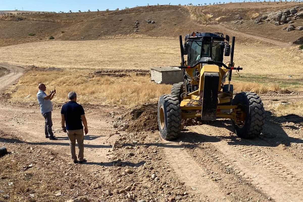 Kurtalan’da Kış Öncesi Köy Yollarında Hummalı Çalışma!