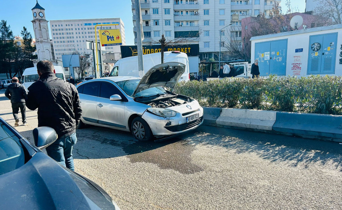 Kurtalan’da Maddi Hasarlı Trafik Kazası