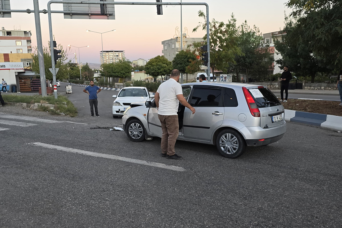 Kurtalan’da Maddi Hasarlı Trafik Kazası