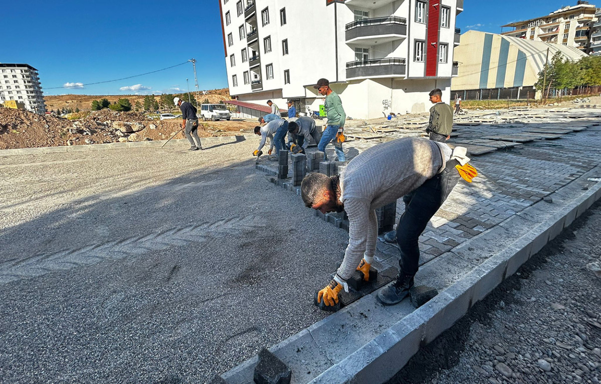 Kurtalan’da parke taşı çalışması