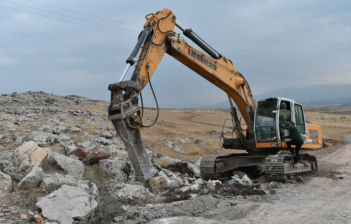 Siirt Kurtalan’da Grup Köy Yolu Çalışmaları Tamamlanma Aşamasında