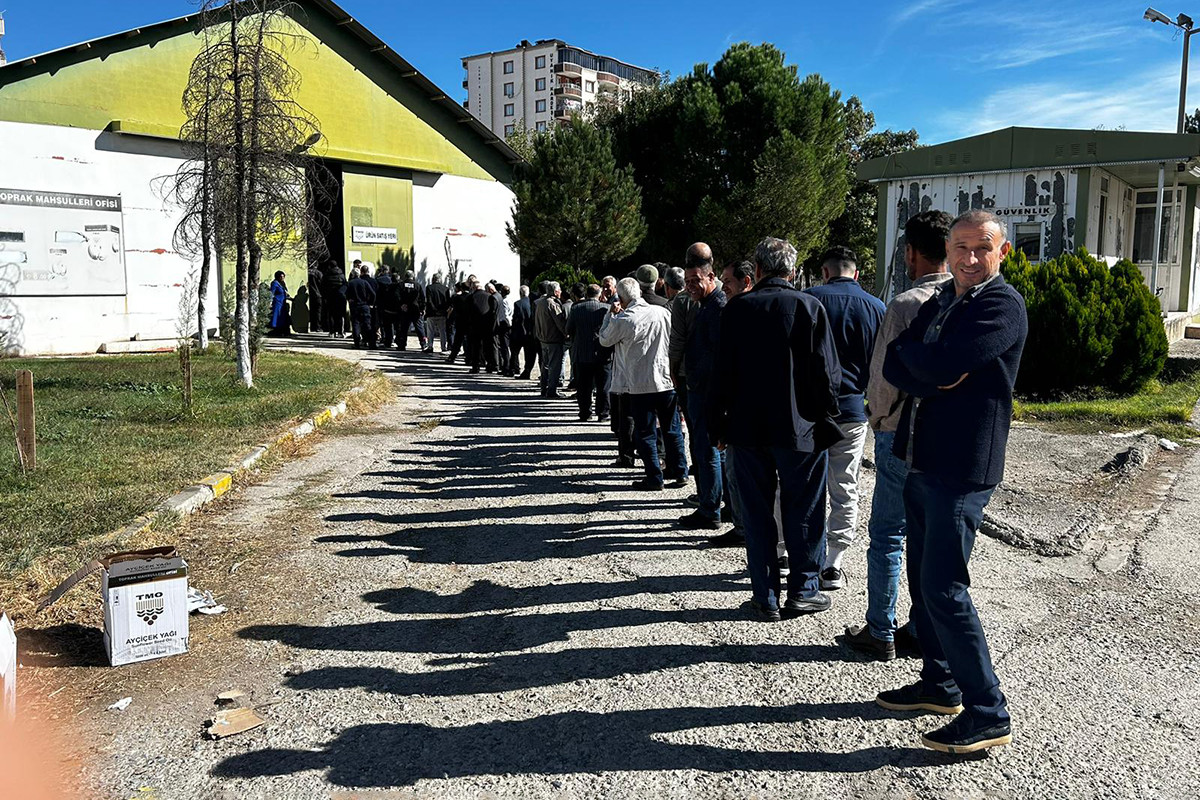 Siirt Kurtalan’da ucuz yağ kuyruğu