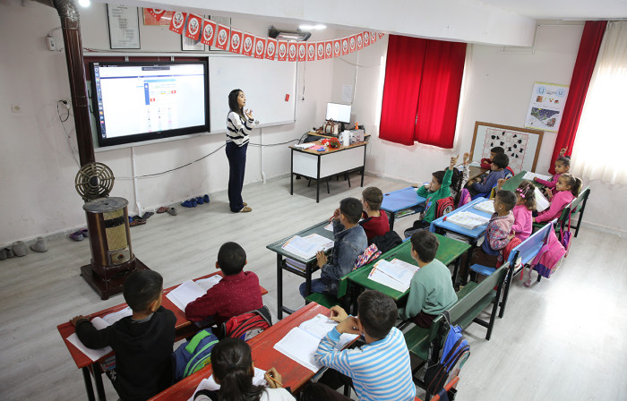 Siirt'in Herekol Dağı Eteklerinde Eğitimde Fark Yaratan Buse Öğretmen, Öğrencilerini Geleceğe Hazırlıyor