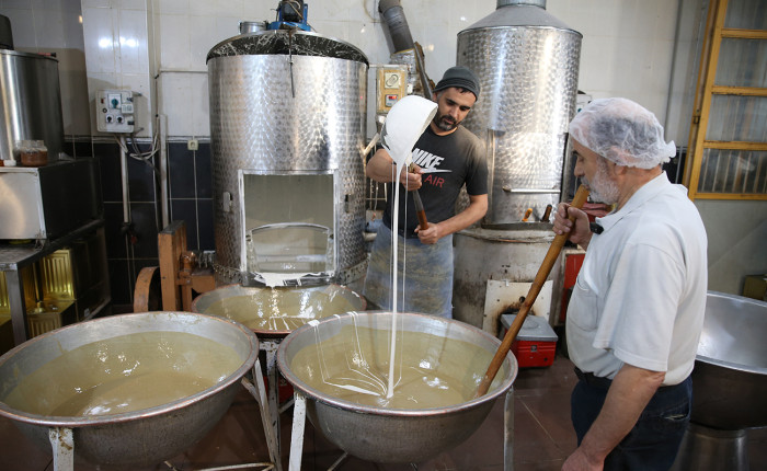 Siirt'te 123 yıldır aynı yöntemle üretilen tahin helvası lezzetini koruyor