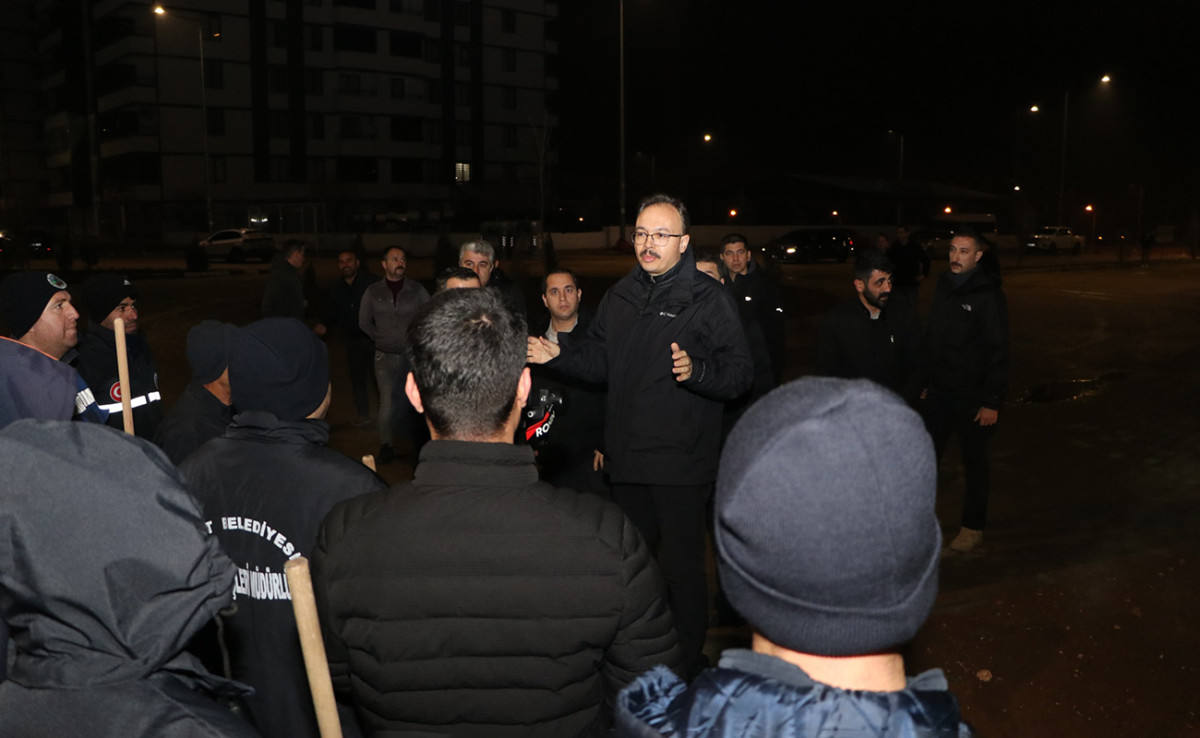 Siirt’te Büyük Temizlik Hareketi! Vali Kızılkaya Sahaya İndi