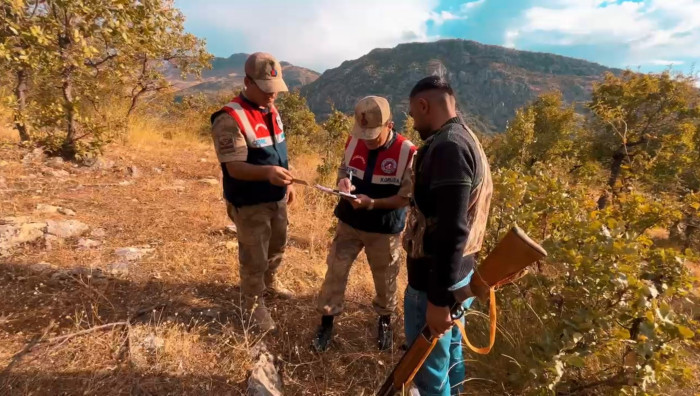 Siirt'te jandarma ekiplerinden denetim ve bilgilendirme çalışmaları yaptı