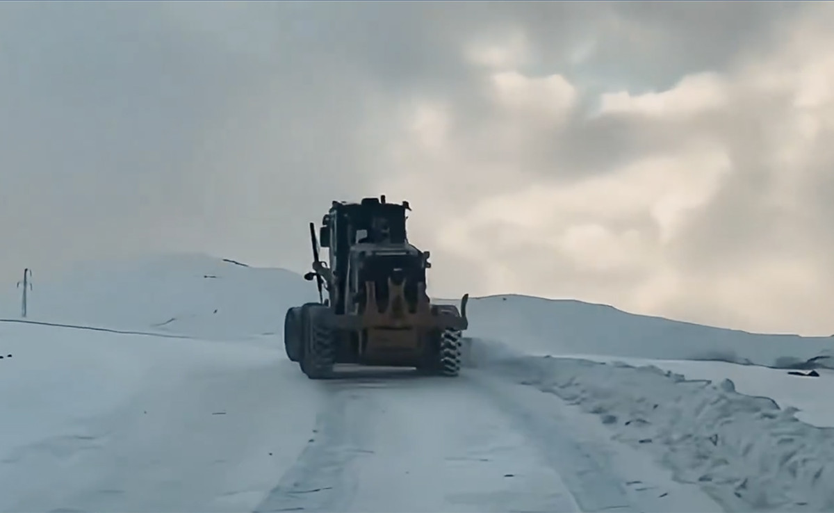 Siirt'te Kar Yağışı Nedeniyle Kapanan Yol Açıldı