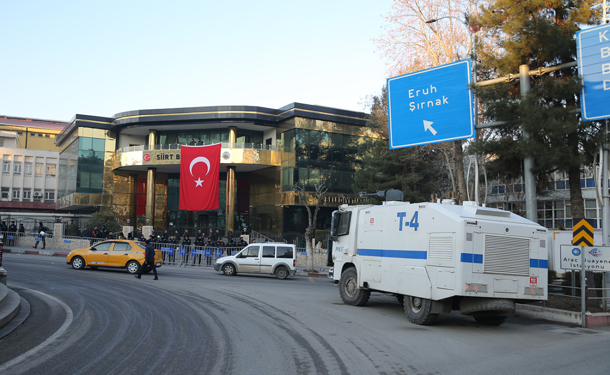 Siirt’te Kayyumun İlk Hedefi Kurtalan Belediyesi Oldu!