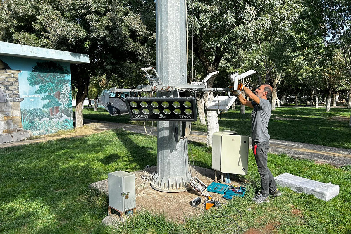 Şimşek Çarptı, Aydınlatma Yenilendi