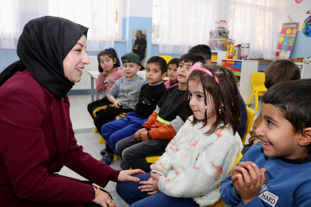 Vali Eşinden Kurtalan’da Anaokulu Ziyareti